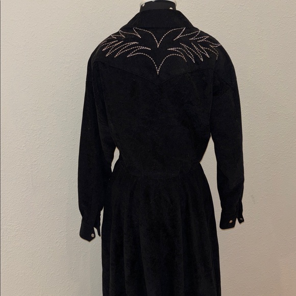 Trego’s Westwear Vintage Embroidered Snap Front Dress - Picture 4 of 7